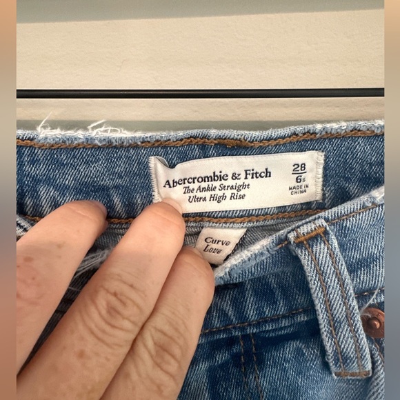 Abercrombie & Fitch size 6 short distressed ankle straight ultra high rise - Picture 5 of 5